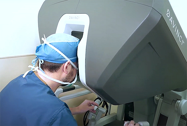 Dr. Trevan Fischer operates the da Vinci robotic surgery system.