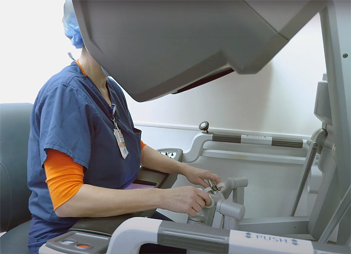 Dr. Jennifer Linehan operates the da Vinci Robotic system