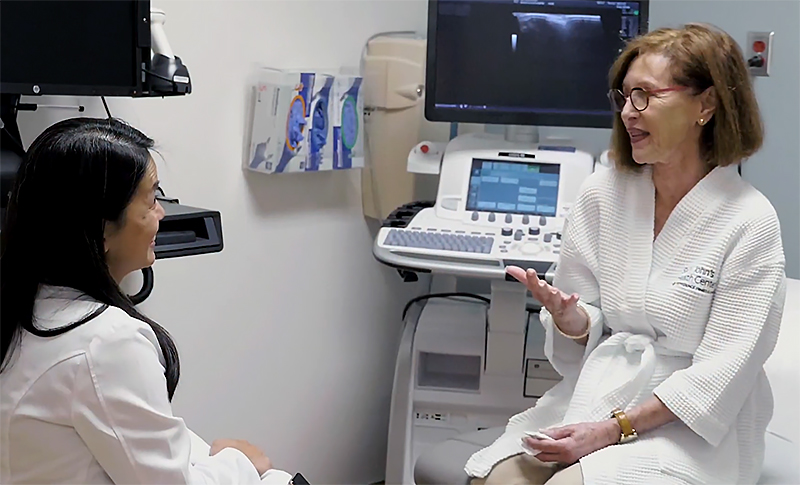 Dr. Janie Grumley meets with a patient to discuss oncoplastic breast cancer surgery